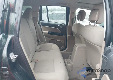 2010 Jeep Compass Sport z USA, uszkodzony, nr VIN 1J4NT4FBXAD581475